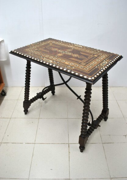Mesa granadina taracea